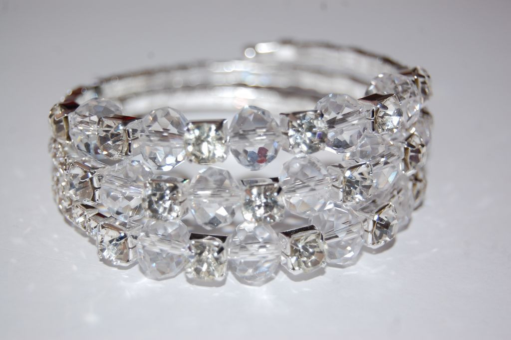 Bracelet beads, beads and white sparkles