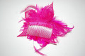 Tocado Aura plumas fucsia