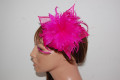 Tocado Aura plumas fucsia