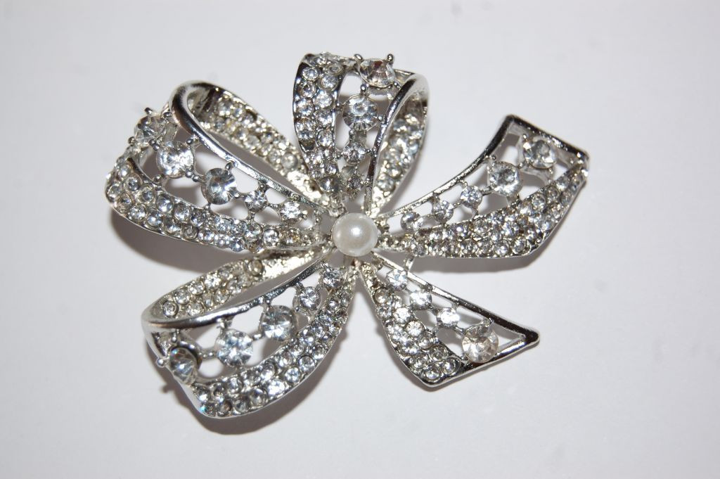 Broche Bridget lazo y perlas