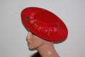 Canotier rojo con flores