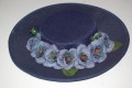 Canotier azul marino con flores