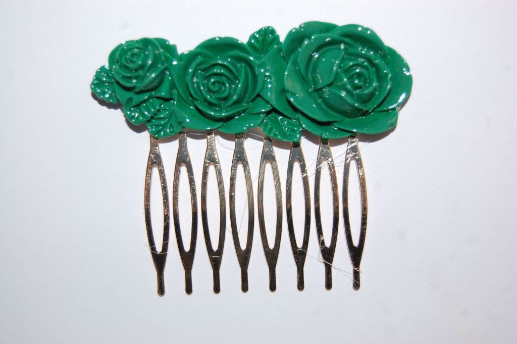 Conjunto bella peina y broche verde