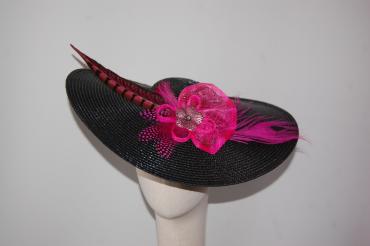 Pamela 40cm negra y fucsia buganvilla. Diseño hecho a mano y exclusivo.