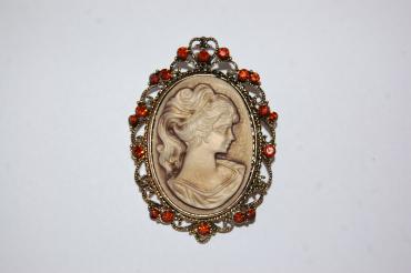 Gold cameo brooch