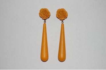 Pendientes corales y flor grande mostaza