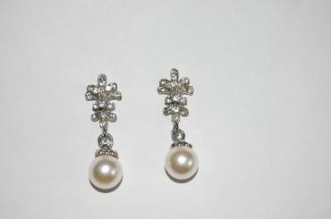 Earrings new corsage and Pearl
