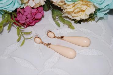 Pendientes corales beige crema