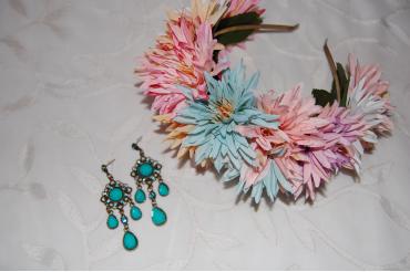 Conjunto diadema floral multicolor y pendientes