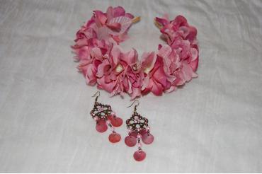 Conjunto diademas pétalos rosados y pendientes