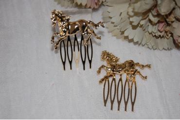 Peinecillo caballo dorado