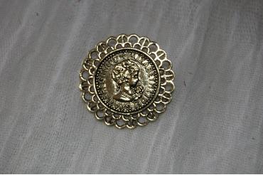 Broche moneda oro viejo