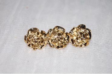 Broche tres rosas dorado