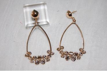 Pendientes dorados florecillas