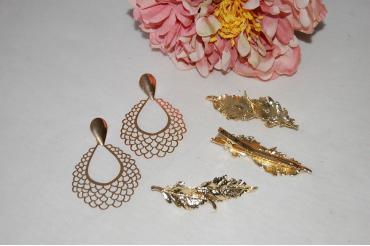 Broche oro dos hojas