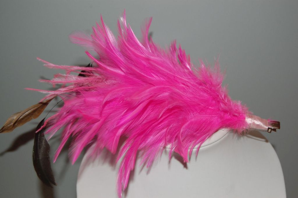 Tocado plumas fucsia