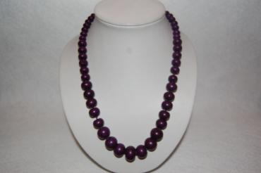 Collar morado madera