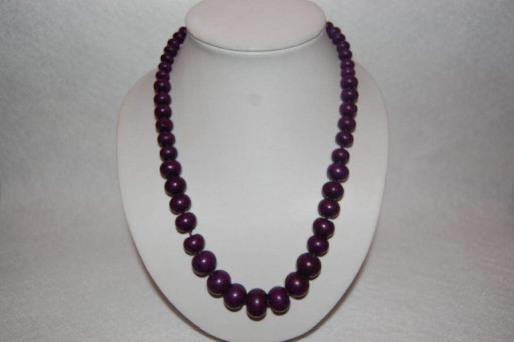 Collar morado madera