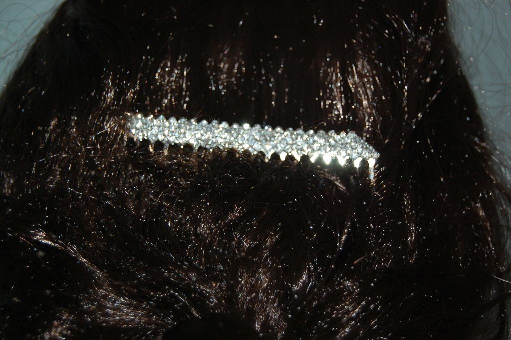Comb tiara glitters