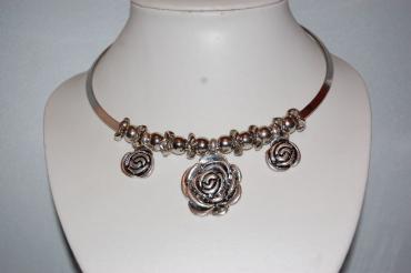 Choker three flowers