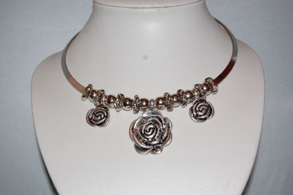 Choker three flowers