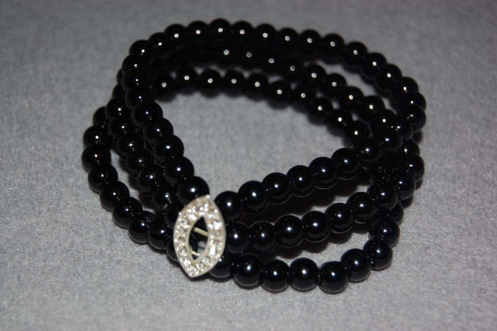 Bracelet beads black and shiny