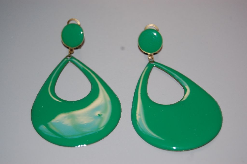 Pending green Teardrop metal