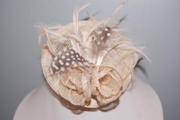 Played Hat beige pheasant feathers