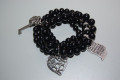 Pulsera perlas negras, llave, pergamino y corazón