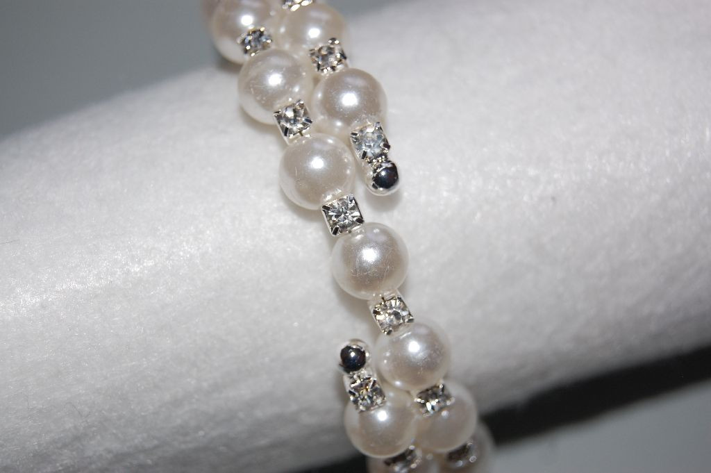 Pulsera bella con perlas