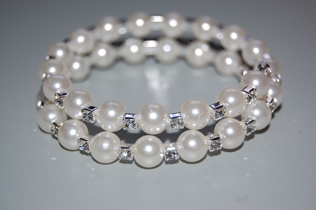 Pulsera bella con perlas