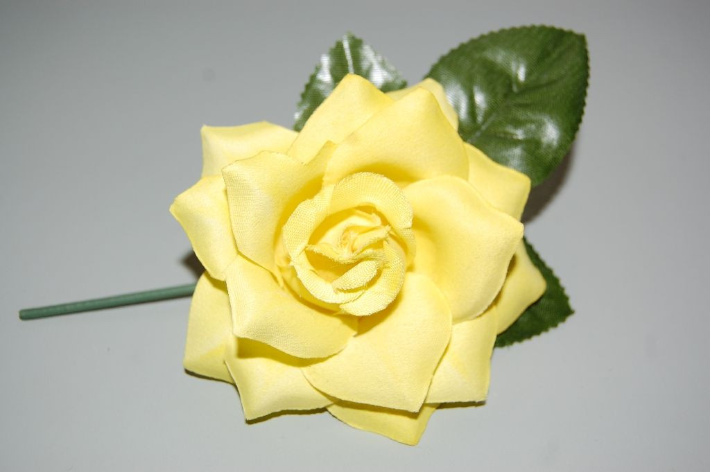 Flor de niña amarilla