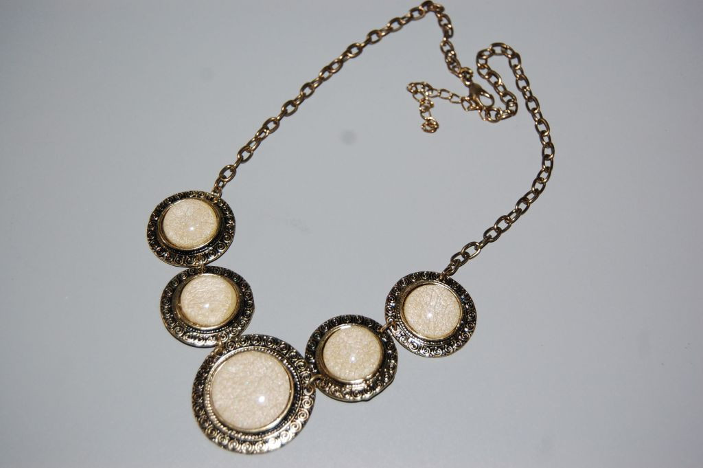 Maya gold and beige necklace