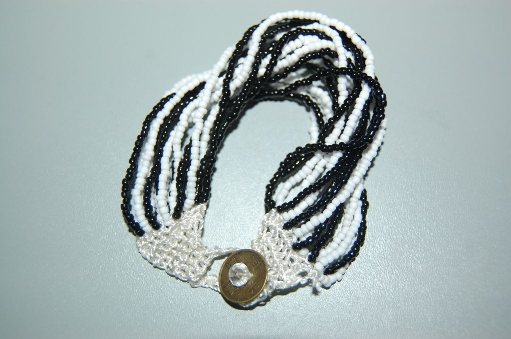 Pulsera Carmen blanca y negra