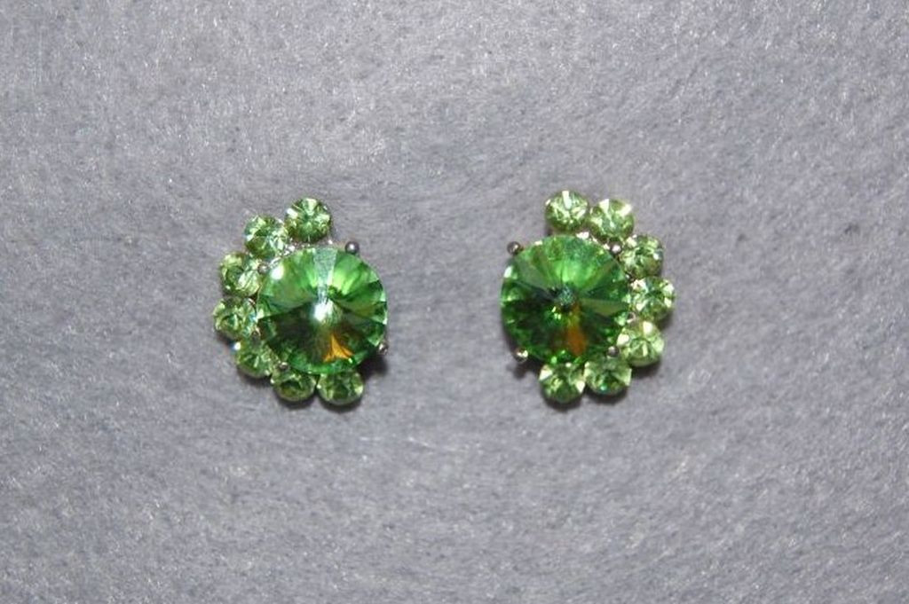 Apple green Aroa earrings