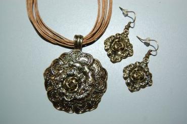 Golden roses set