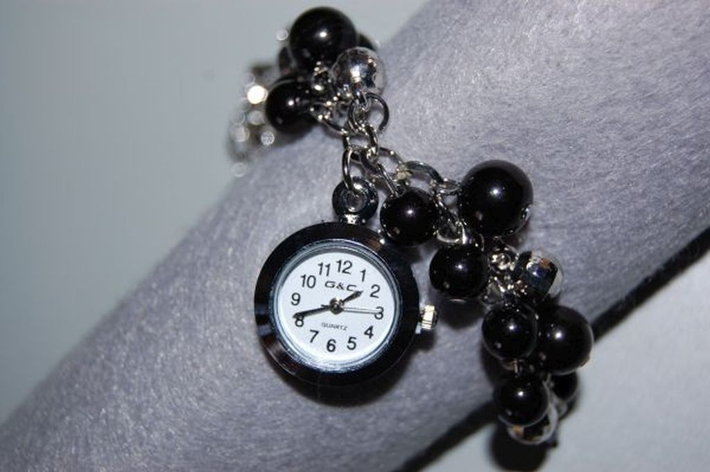 Reloj pulsera perlas negras y plata