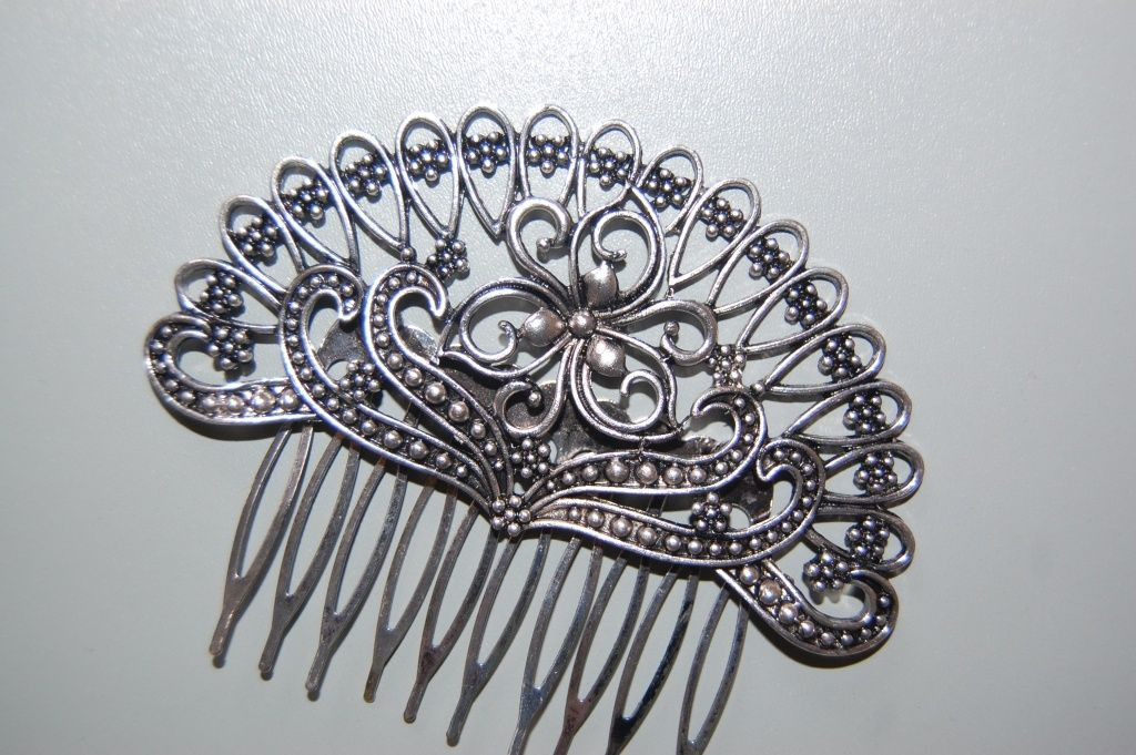 Cinnamon old silver comb