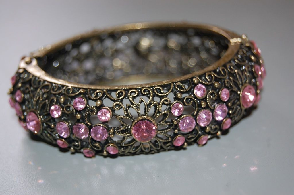 Bracelet gold and pink throne