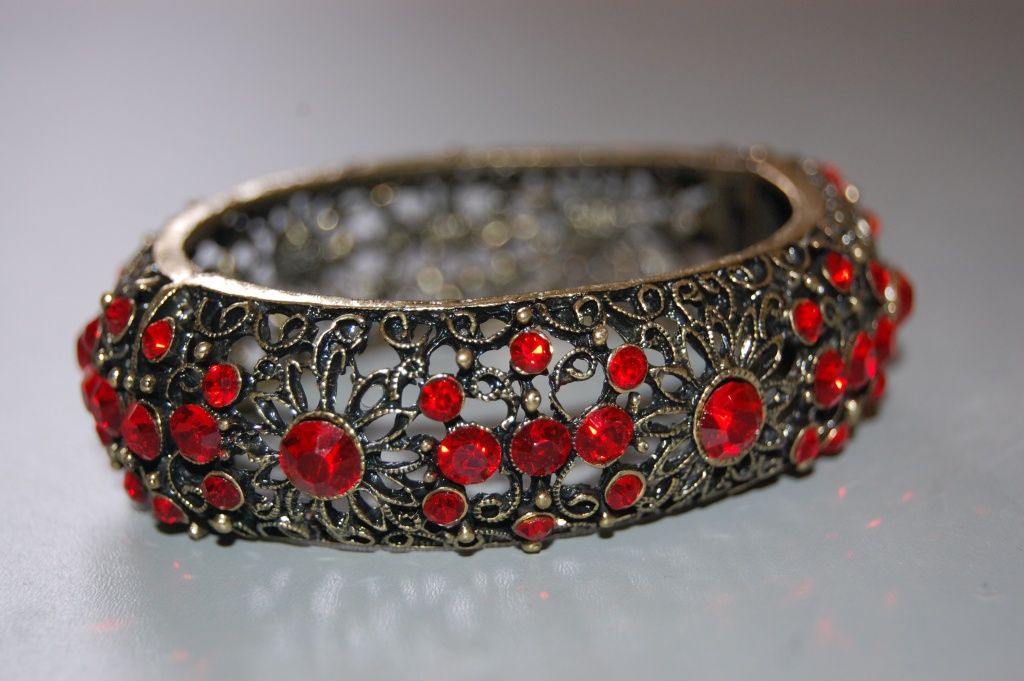 Red and gold throne bracelet