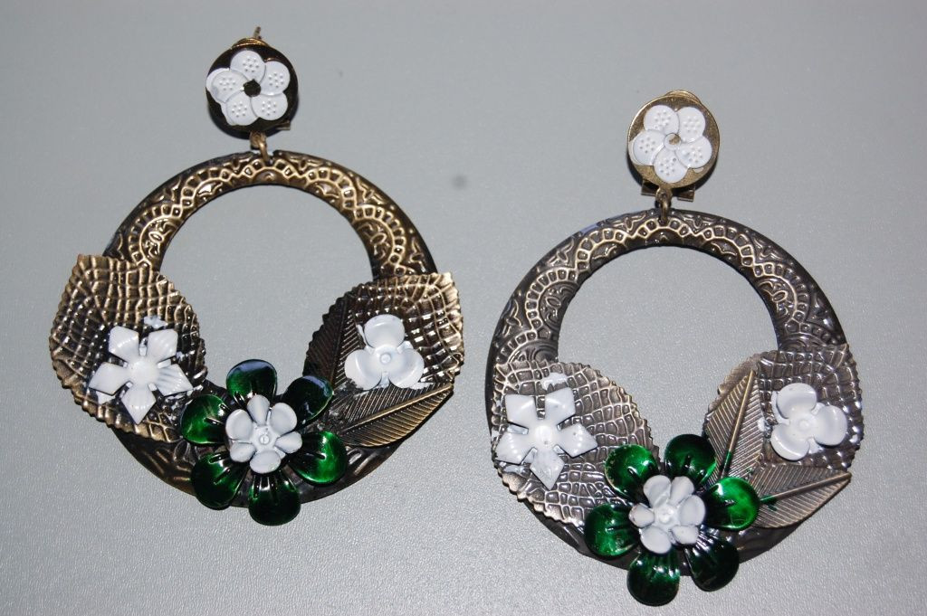 Dew earrings white metal