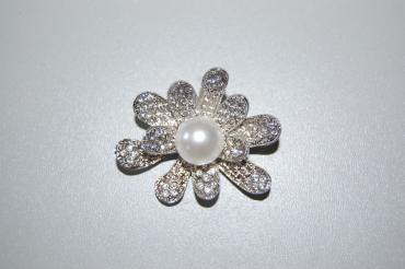 Broche flor, brillos y perla blanca