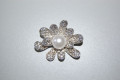 Brooch flower, gleam and Pearl White