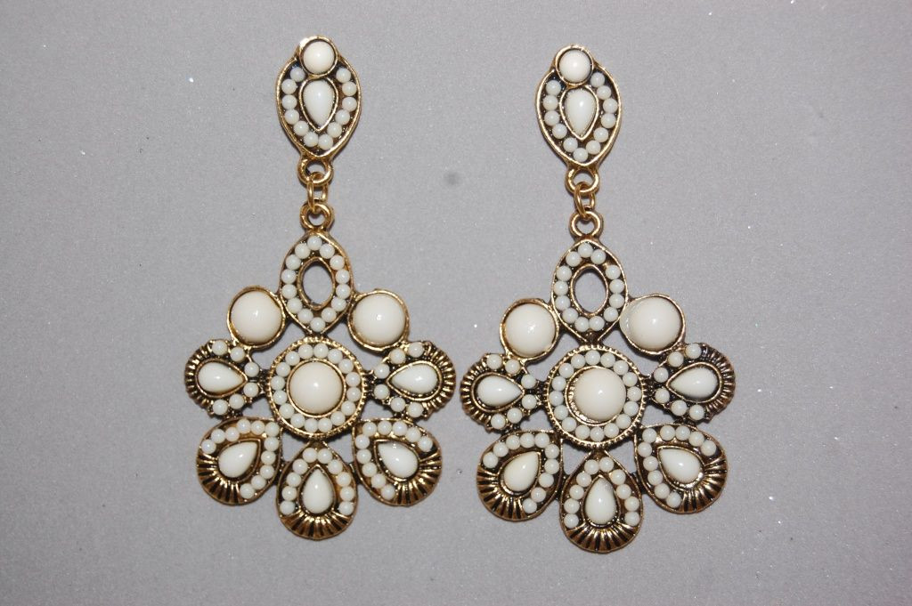 Marisol earrings flower beige