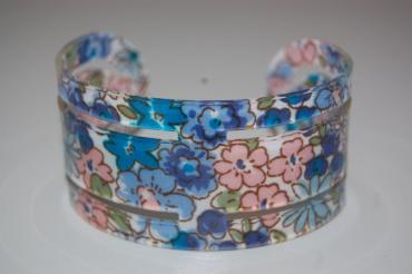 Pulsera farolillos azul y flores