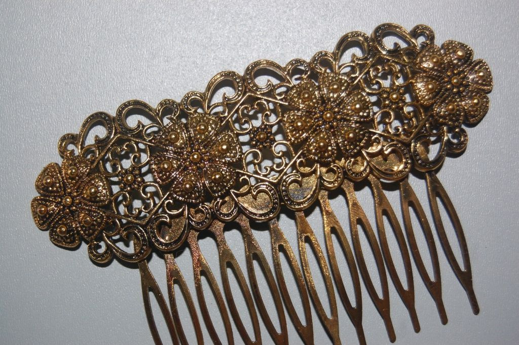 Cleopatra golden comb