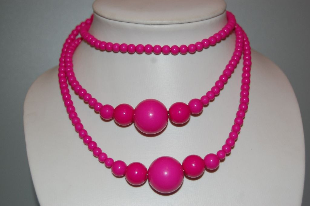Fuchsia necklace three balls