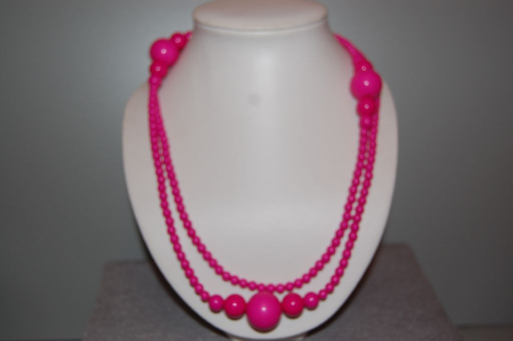 Fuchsia necklace three balls