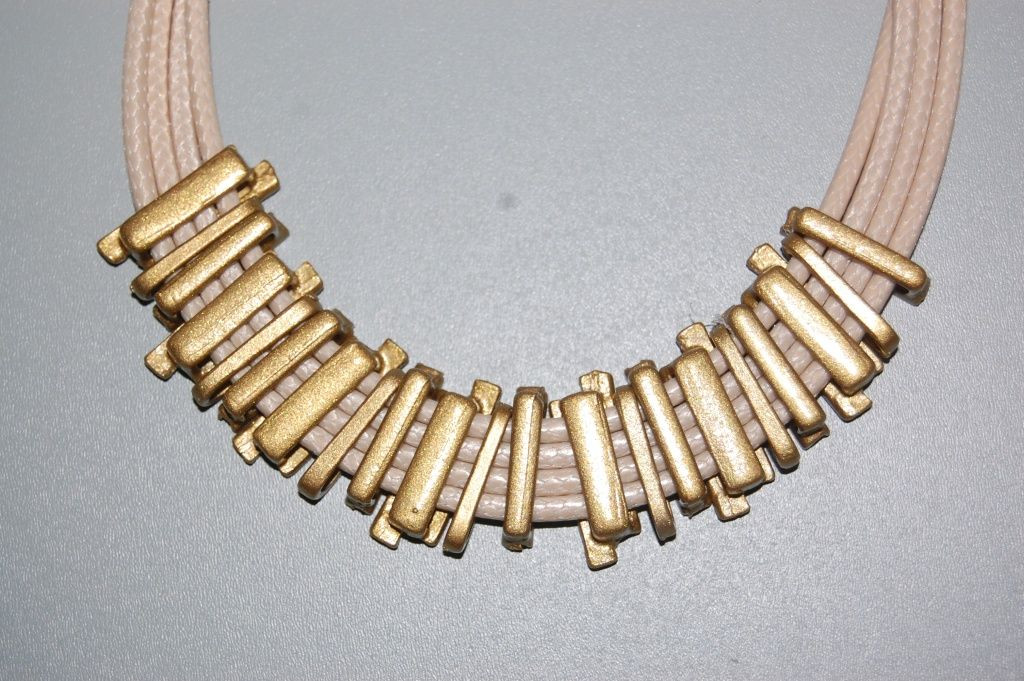 Nude beaded gold necklace