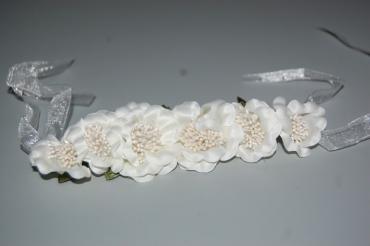 Six white flowers tiara
